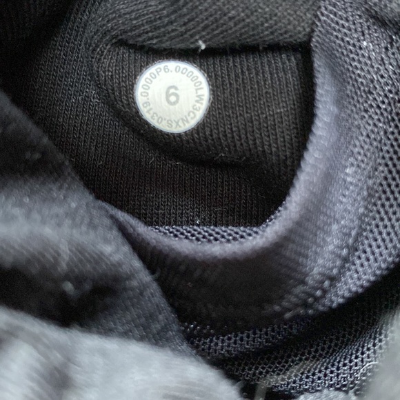 Lululemon x Barry’s Stronger as One Cropped Hoodie - Picture 2 of 4